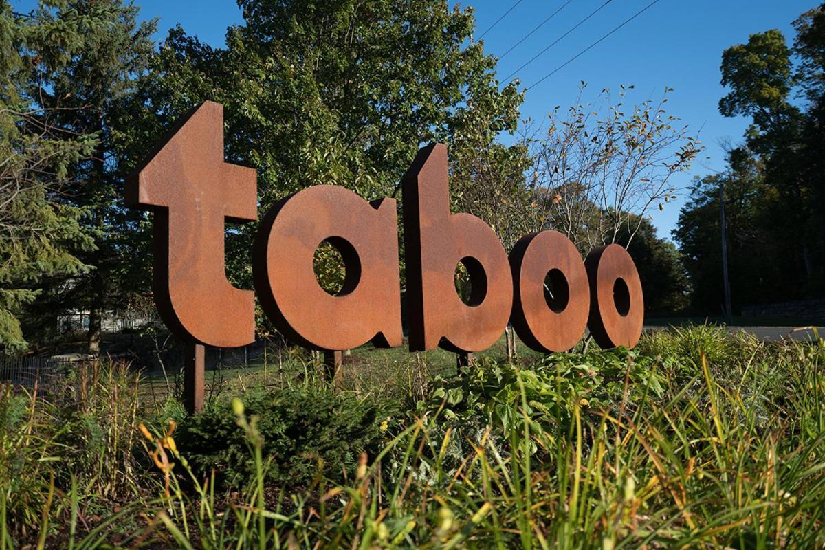 Taboo Muskoka Hotel Gravenhurst Ngoại thất bức ảnh